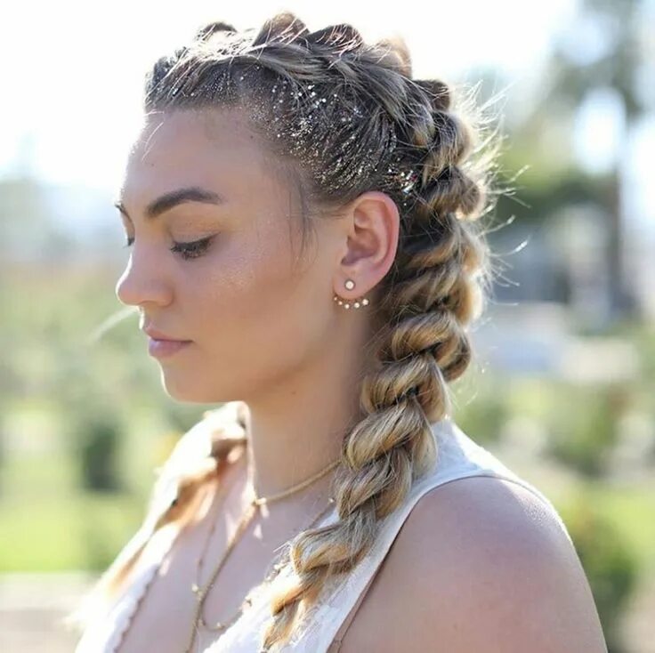 Прически с косичками Get the Look: 4 Fun Festival Hairstyles from Coachella Party hairstyles for long