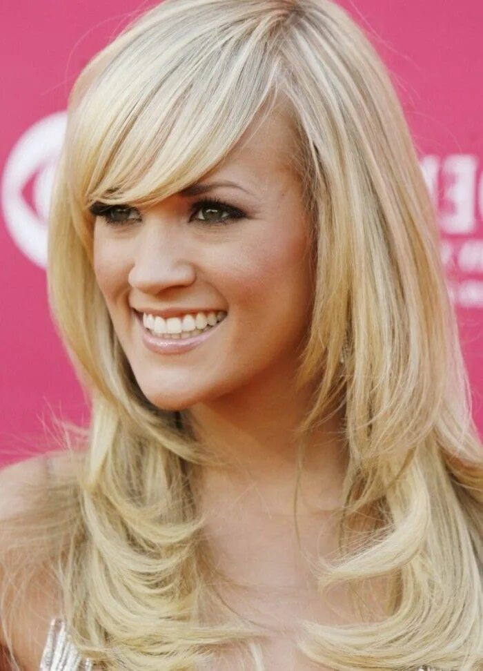 Прически с косой челкой на средние Carrie underwood hair color name Carrie underwood hair, Hair color names, Haircu