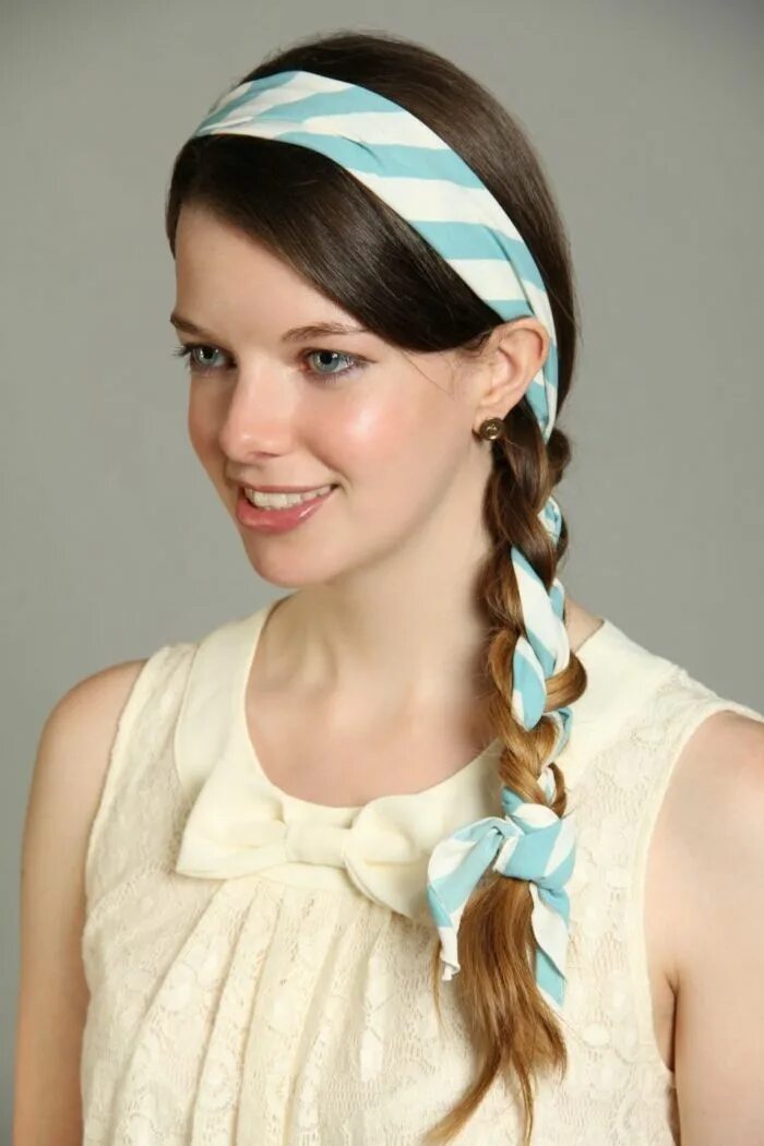 Прически с лентами на волосы средней длины tresse coiffure nouer foulard cheveux Scarf hairstyles, Hair styles, Cool hairst