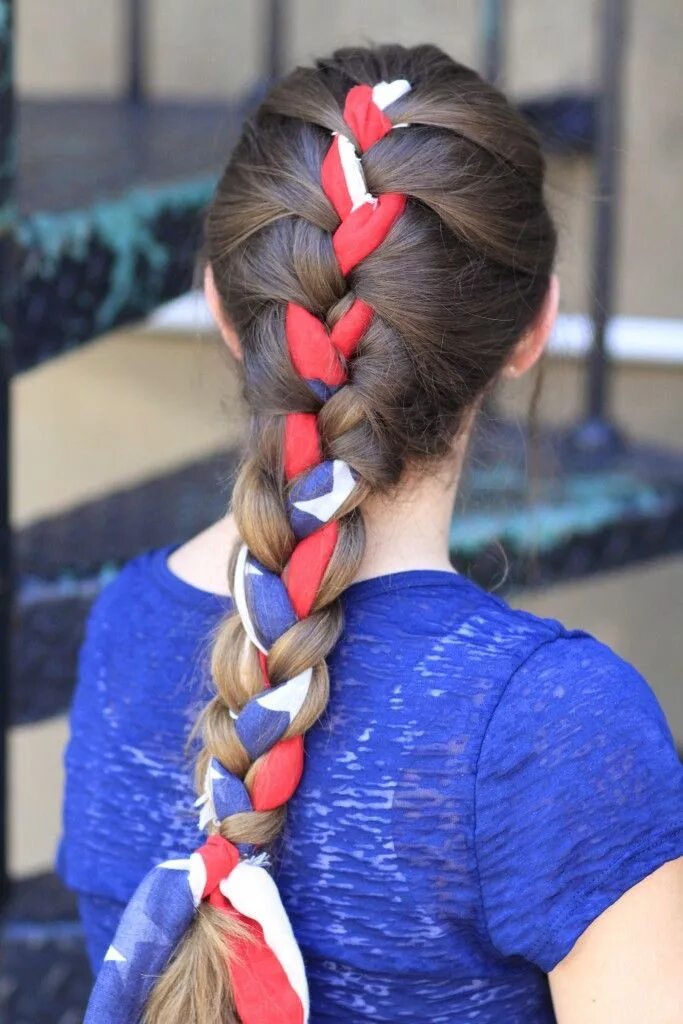 Прически с лентами в волосах 3-Minute Scarf Braid 4th of July Hairstyles Scarf hairstyles, Cute girls hairsty