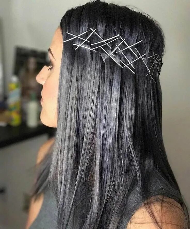 Прически с невидимками на длинные Pin by seidy Castelallnos on cabello Dark grey hair, Silver hair, Bobby pin hair