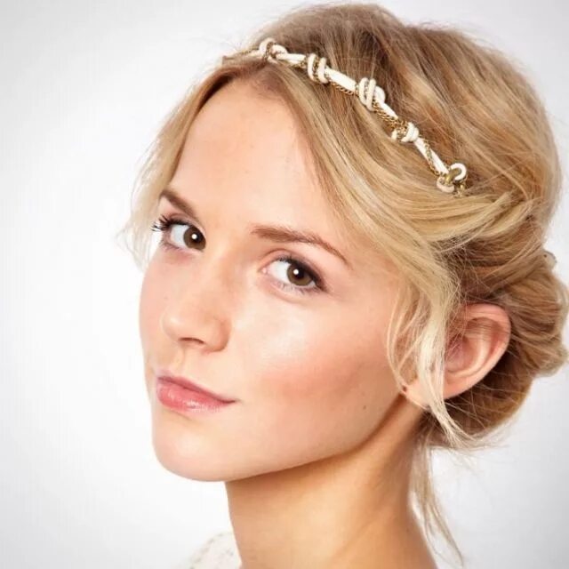 Прически с ободком на средние Hairband Hairstyles - ideas for a festive and everyday hair accessories #accesso