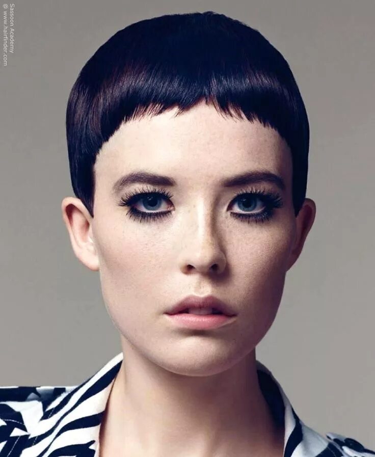 Прически с очень короткой челкой What do you think of this cut? Thin hair pixie, Super short hair, Pretty short h