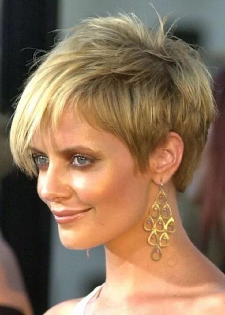 Прически с открытыми ушами на средние 40 Short Haircuts for Girls with Added Oomph Cute hairstyles for short hair, Gir