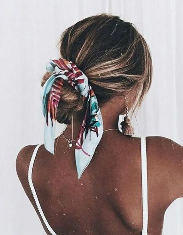 Прически с платком на длинные Les plus belles coiffures avec un foulard - Elle Long hair styles, Scarf hairsty