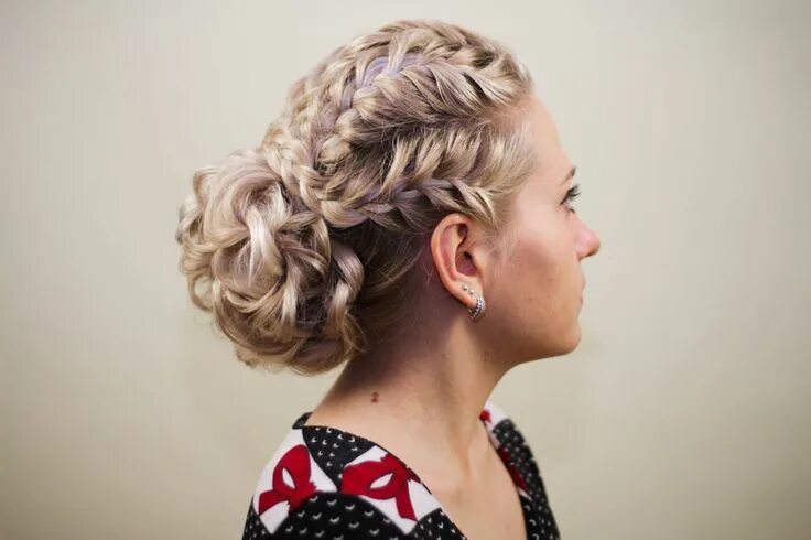 Прически с плетением на короткие Прическа из косичек "Вечерняя". Evening hairstyle of braids Танцевальные прическ