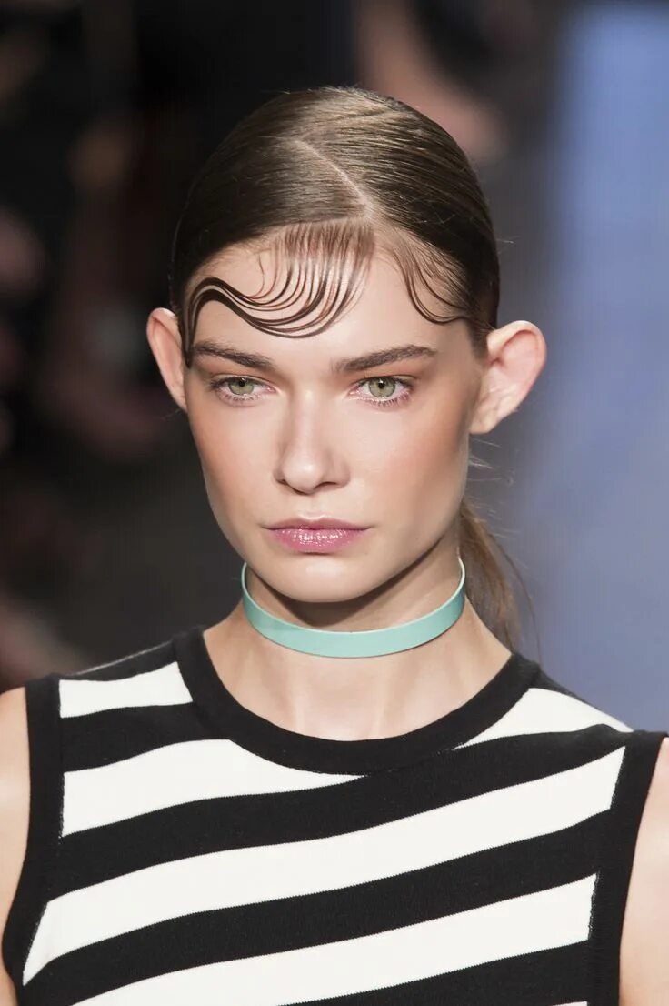 Прически с подиумов 2024 DKNY bty S15 006 Wet look hair, Catwalk hair, Baby hairstyles