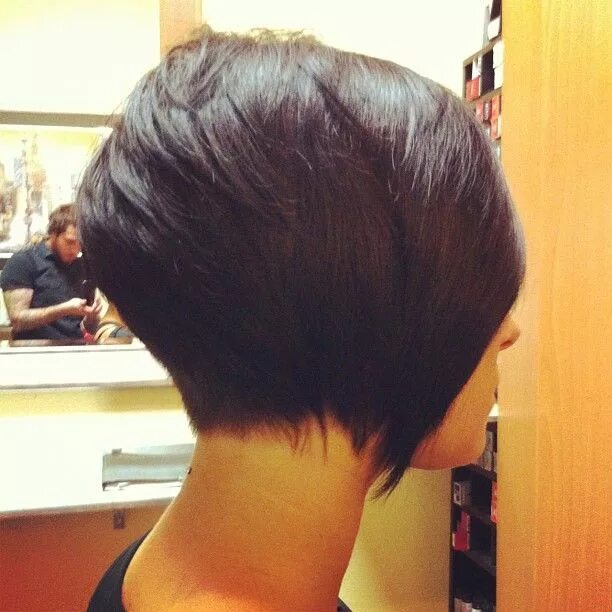 Прически с поднятым затылком на средние #hair #haircut #hairstyle #hairstylist #shorthair #shavednape #shorthairstyle #b