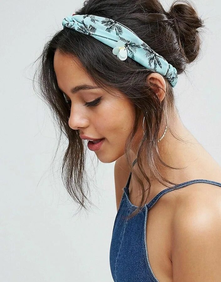 Прически с повязкой на голове 2024 ASOS Embellished Palm Tree Headband Coiffure, Idées de coiffures, Bandeau cheveu