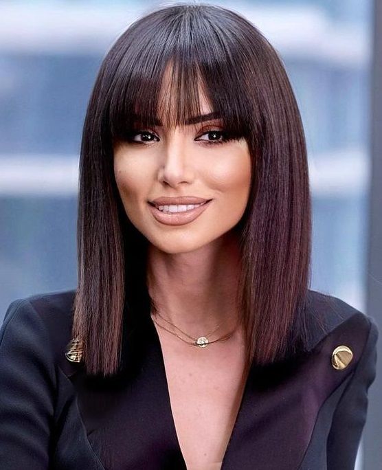 Прически с прямой челкой 2024 50 Trendy Haircuts and Hairstyles with Bangs in 2022 - Hair Adviser Frisur lange