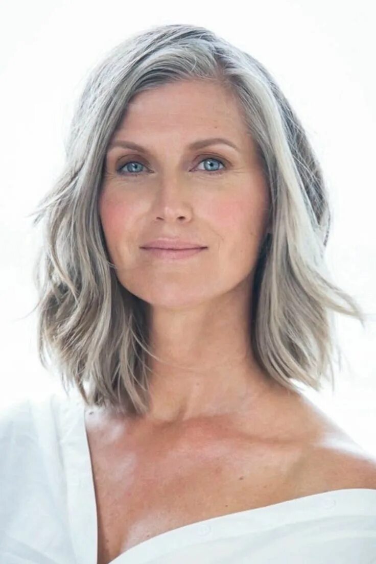 Прически с седыми волосами для женщин 30 Glamorous Grey Hairstyles for Older Women Coiffures cheveux gris, Coupe de ch