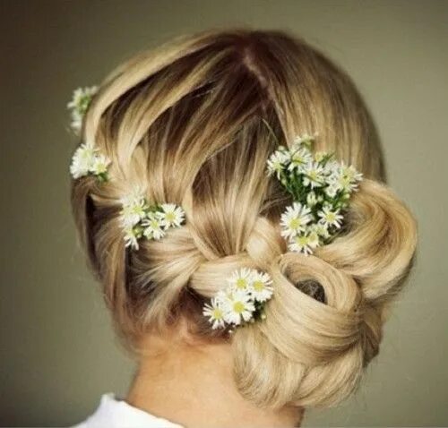 Прически с цветами фото Ma Vie Secrète Wedding hairstyles, Side braid wedding, Hair styles