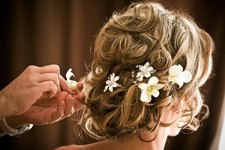 Прически с цветами короткие волосы Bridal Style: New Wedding Hair Trends for 2016 - From Camilla Collins - Boho Wed