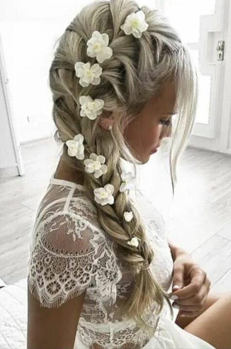 Прически с цветами на длинный волос Beautiful French Braids with Flowers: Top Hairstyle Ideas