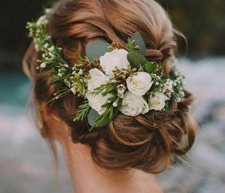 Прически с цветами на средние Pin on Up hair Short wedding hair, Winter wedding hair, Trendy wedding hairstyle