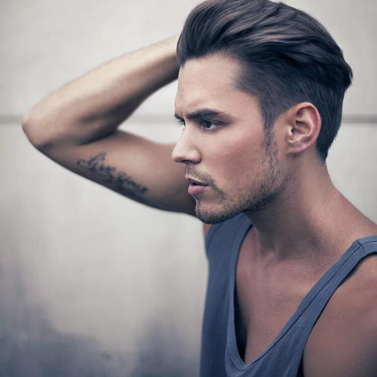 Прически с выбритыми висками мужские средние Coiffure homme -coupes tendance et manières de se coiffer Cheveux homme, Coiffur