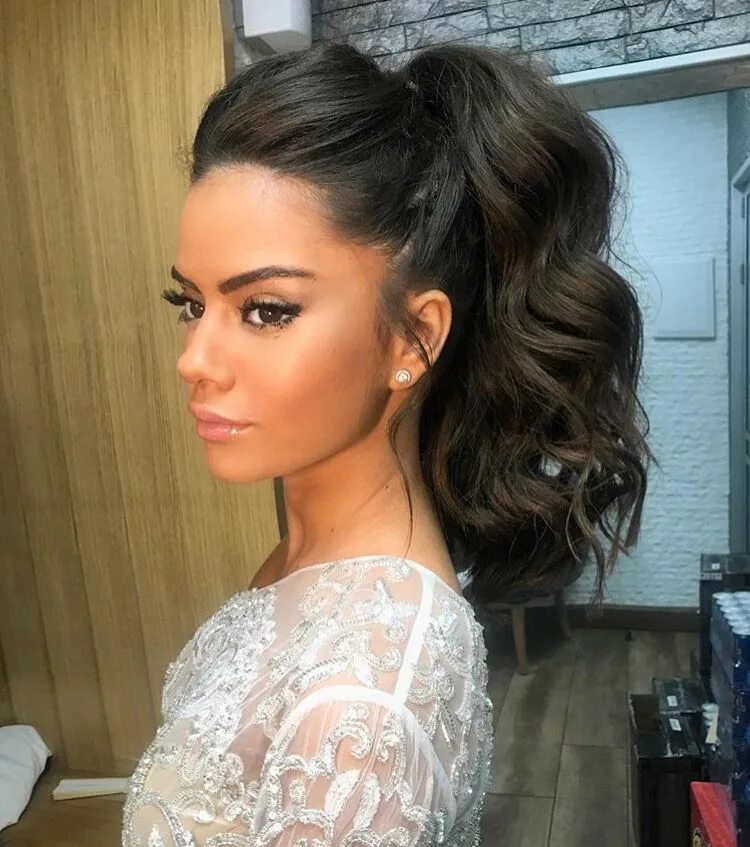 Прически с высоким хвостом на средние волосы Pin on Hairstyles High ponytail hairstyles, Thick hair styles, Curled ponytail