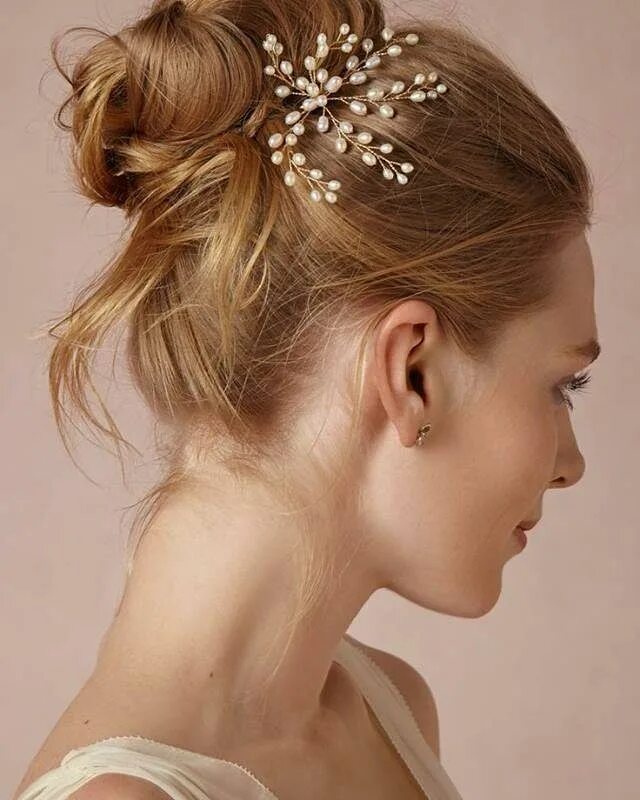 Прически с заколками на средние Que gracinha esse penteado. Simples mas super fofo e delicado. Curtiram? Acessór