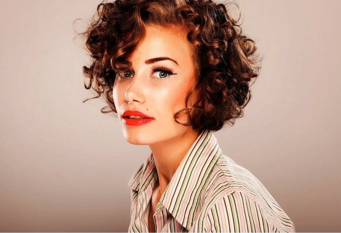 Прически с завивкой на средние волосы coafuri par scurt cret Permed hairstyles, Short hairstyles for thick hair, Short