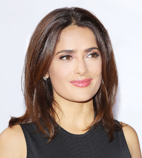 Прически сальма хайек как сделать The Mexican Ingredient Salma Hayek Swears by for Flawless Skin