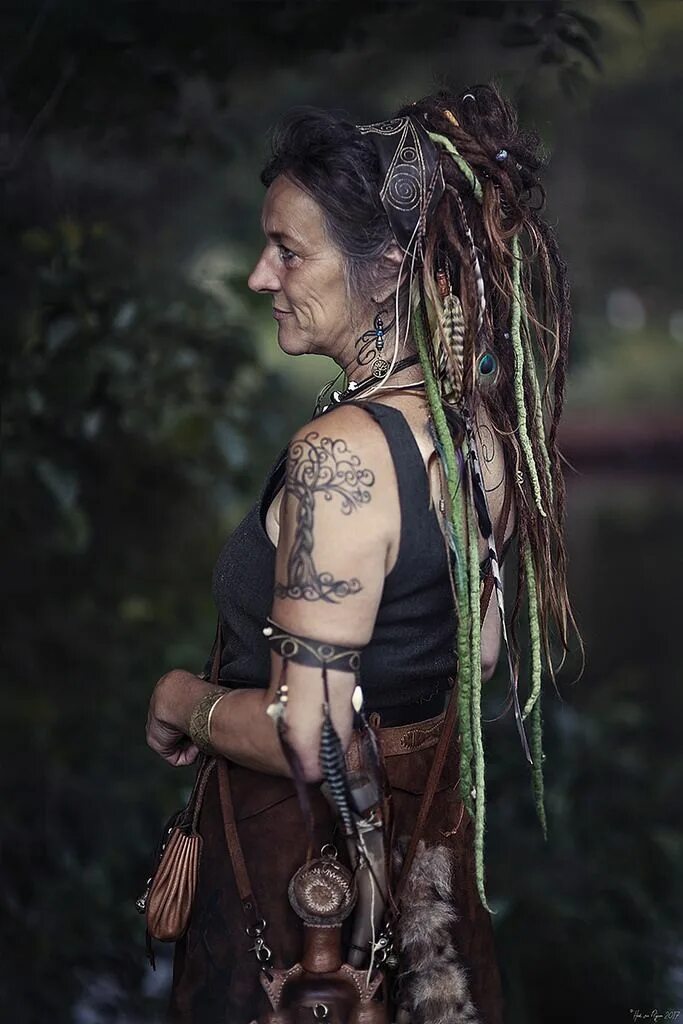 Прически шамана фото Historisch Festijn Vorden - 11 Dreads styles for women, Beautiful dreadlocks, Hi