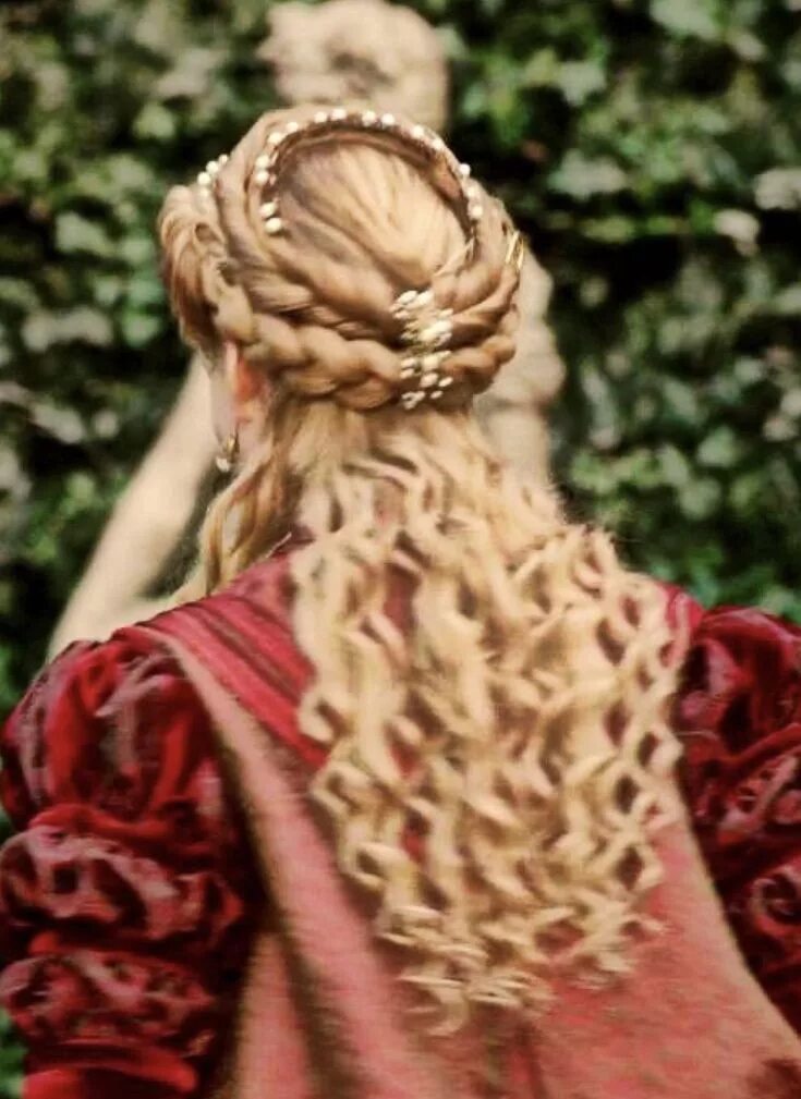 Прически средневековья женские Pin by Christine Burbank on greek goddess Renaissance hairstyles, Historical hai