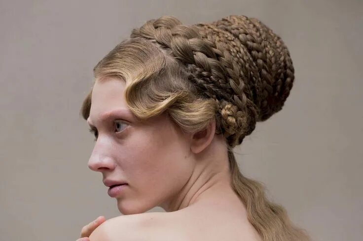 Прически средних веков женские Our Best Backstage Snaps From Milan Fashion Week Renaissance hairstyles, Editori