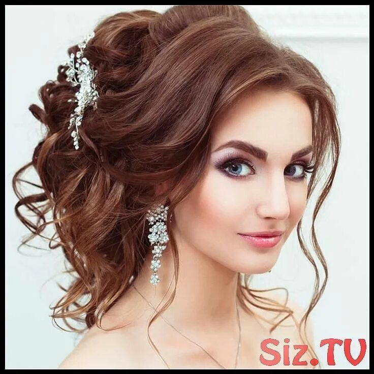 Прически стилистов фото Christmas Party Hairstyles to Enhance Your Look Christmas Party Hairstyles to En