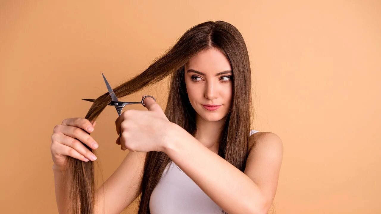 Прически стричь волосы Cortes de cabello recto para hacerse sola desde casa sin cometer errores Vogue