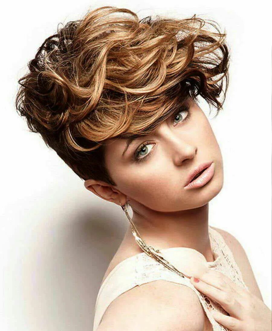 Прически укладки на короткие волосы фото Pin by Renatabey on cabelos Short curly haircuts, Prom hairstyles for short hair