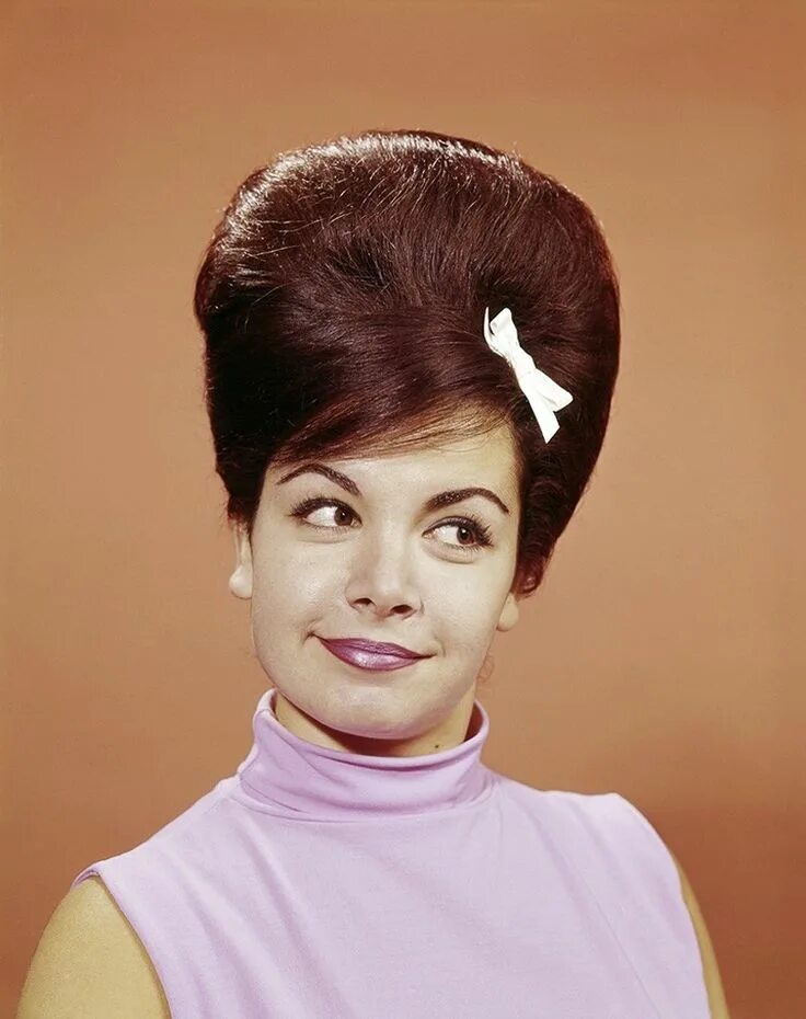 Прически в 70 годах девушек с названием Pin on Annette Funicello Beehive hair, Vintage hairstyles, Beehive hairstyles