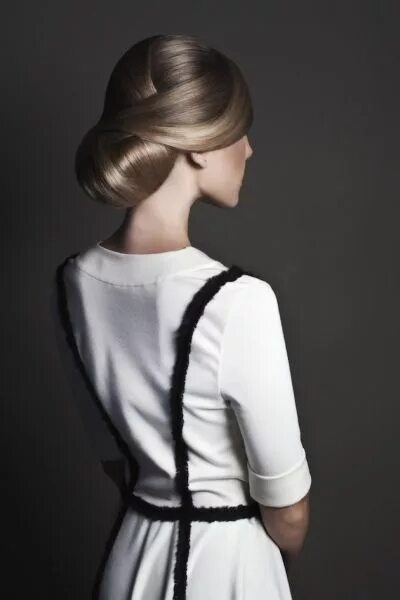 Прически в классическом стиле женские Flawless updo.