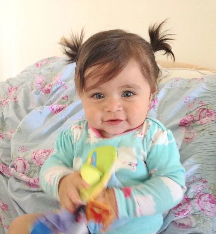 Прически в полтора года Baby girl hair dos #ponytails #cute Little girl hairstyles, Baby girl hair, Baby