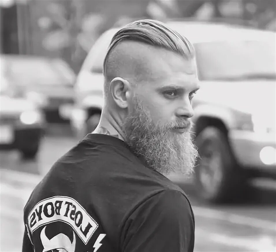 Прически в скандинавском стиле мужские Men Slicked Back and thick Beard Viking hair, Best hairstyles for older men, Sli