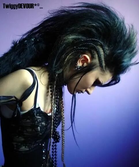 Прически в стиле киберпанк женские cyberpunk look - Google zoeken Punk hair, Goth hair, Hair inspiration