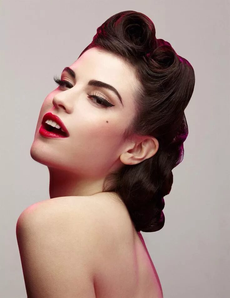 Прически в стиле ретро на длинные красные губы Rockabilly hair, 50s hairstyles, Vintage hairstyles