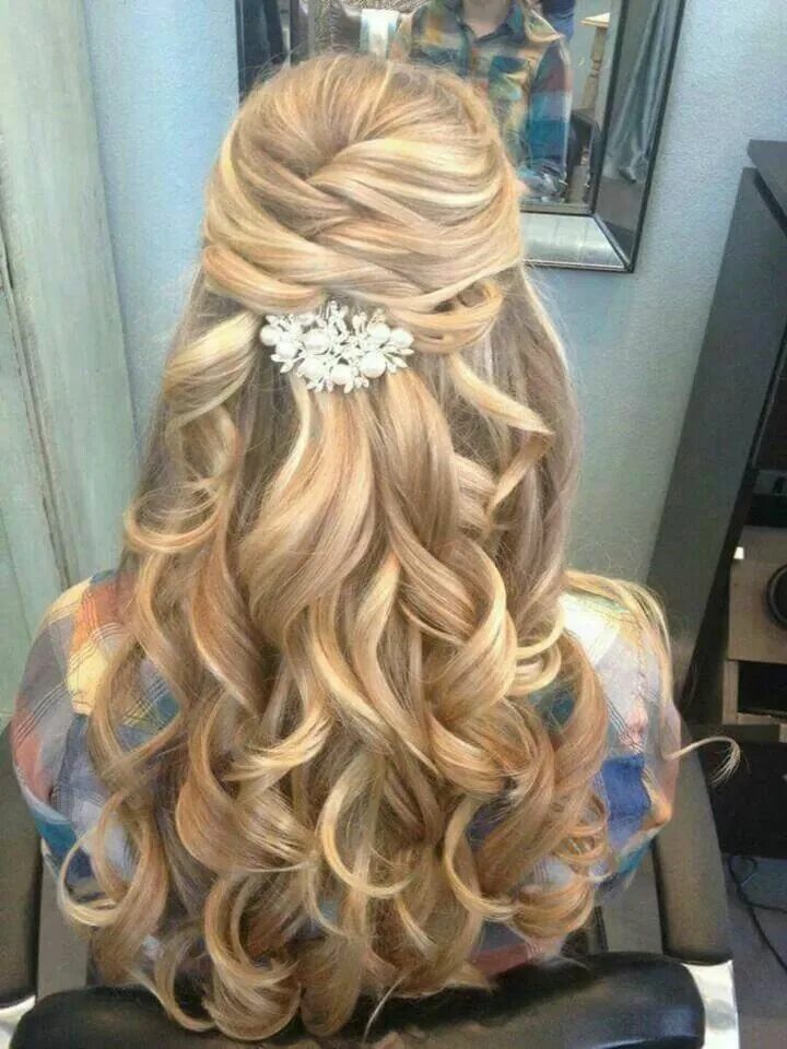 Прически волос выпускной фото Halfway #Updo. Peinado para fiestas Estilos de peinado para boda, Peinados para 