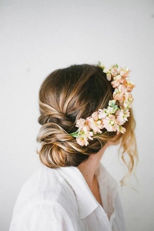 Прически волосы и цвет женщины фото 20 Floral Bridal Crowns & Flower Wreaths Hair color crazy, Crazy hair, Hair up s