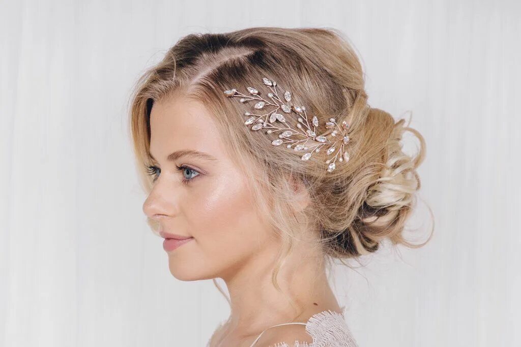 Прически закрывающие Image result for side up hairstyles Wedding hair pins crystal, Wedding hair updo