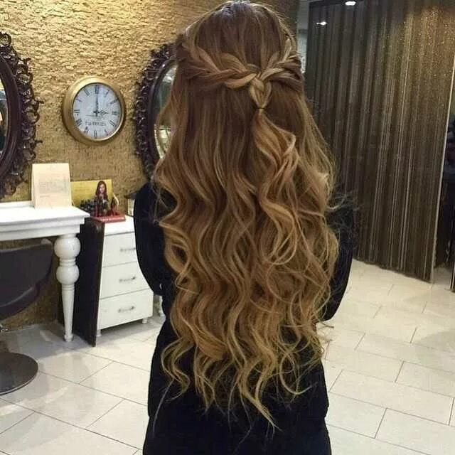 Прически завитыми волосами длинные волосы braided half up half down with big loose curls we ❤ this! moncheriprom.com Prom 