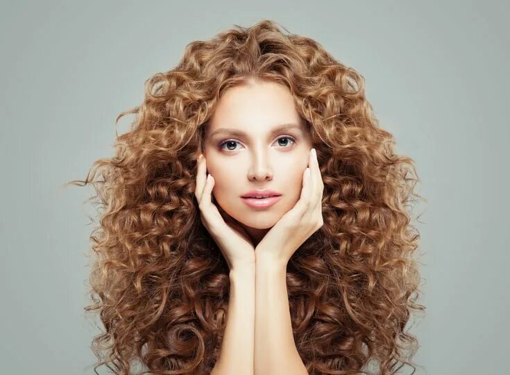 Прически завивки фото Comment prendre soin de ses cheveux bouclés ? - Top Santé Haircuts for curly hai