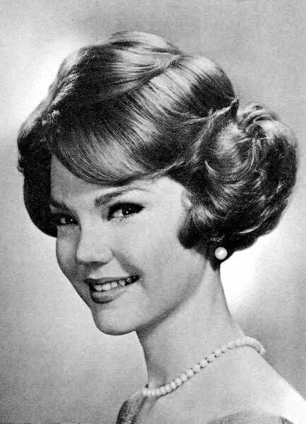 Прически женские 1950 All sizes 1964-Mod-Sal-Style-54-7 Flickr - Photo Sharing! Vintage hairstyles, Re