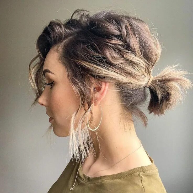 Прически женские на средние повседневные 23 Trendy Layered Bob Hairstyles For 2020 - Petanouva Coda di cavallo corta, Acc