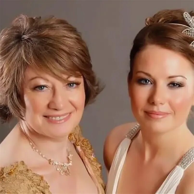 Прически женские на свадьбу маме stunning mother of the bride makeup in golds with beautiful bride daughter. www,