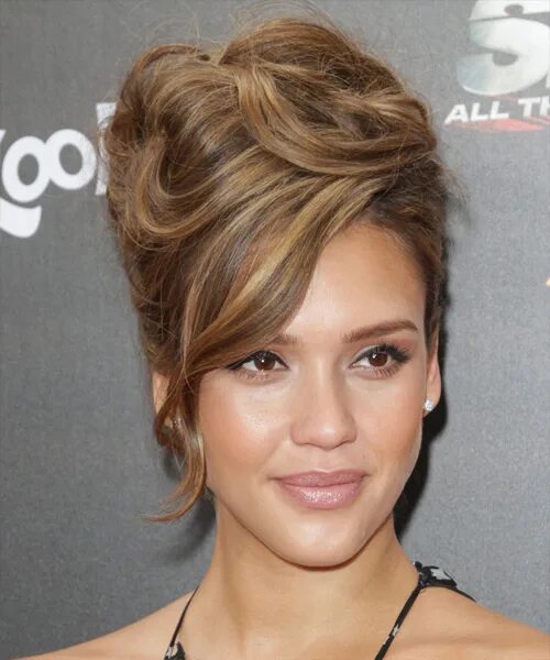 Прически женские поднять Jessica Alba Long Curly Brunette Updo Hairstyle with Side Swept Bangs and Light 