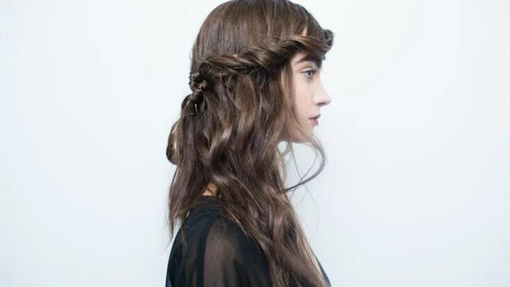 Прически женские распущенные Chic and Romantic Knitted Bang from Jenny Packham at NYFW Medieval hairstyles, D