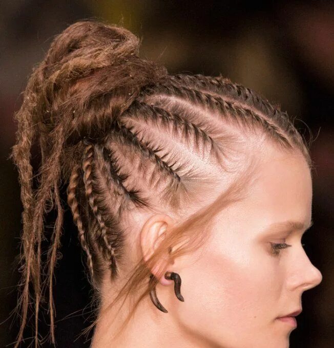 Прически женские заплетенные Tresse africaine : les plus beaux modèles repérés sur les défilés Coiffure, Tres