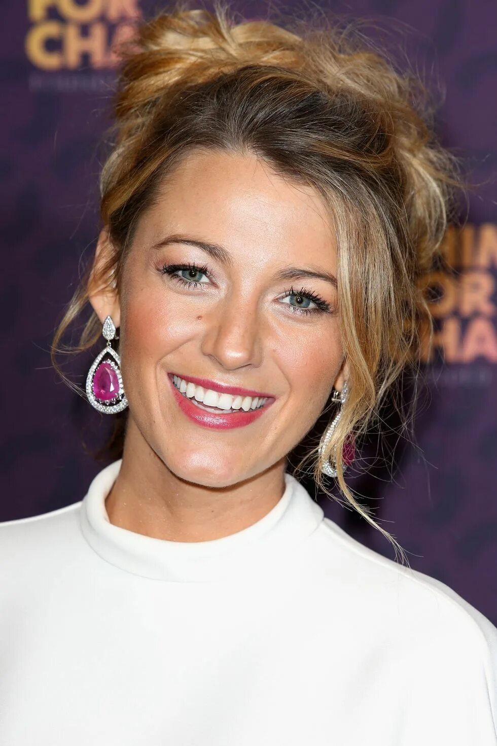 Прически знаменитостей 2024 Blake Lively's Beauty Transformation Easy updos for long hair, Celebrity hairsty