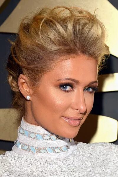 Прически звезд Paris Hilton’s Messy Updo at the 2014 Grammy Awards Paris hilton, Celebrity hair