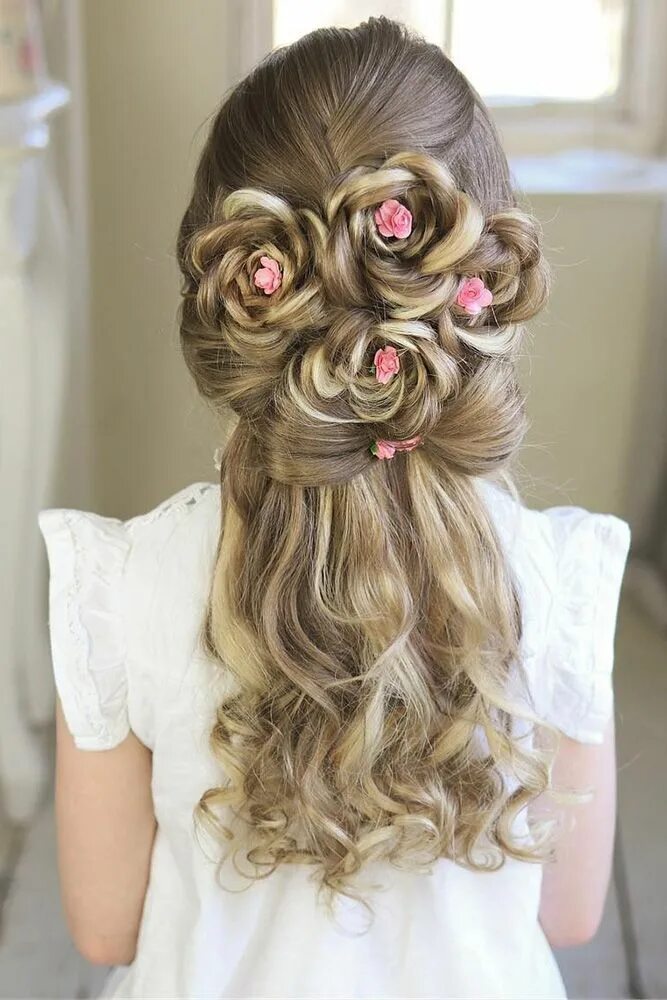 Прическу девочке на выпускной длинные волосы flower girl hairstyles half up half down with pink flowers sweethearts_hair via 